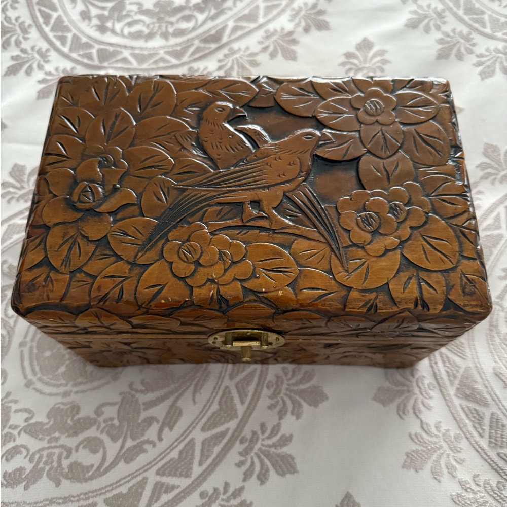VINTAGE HAND CARVED ASIAN JEWELRY BOX WITH BIRD AND FLOWER DESIGN